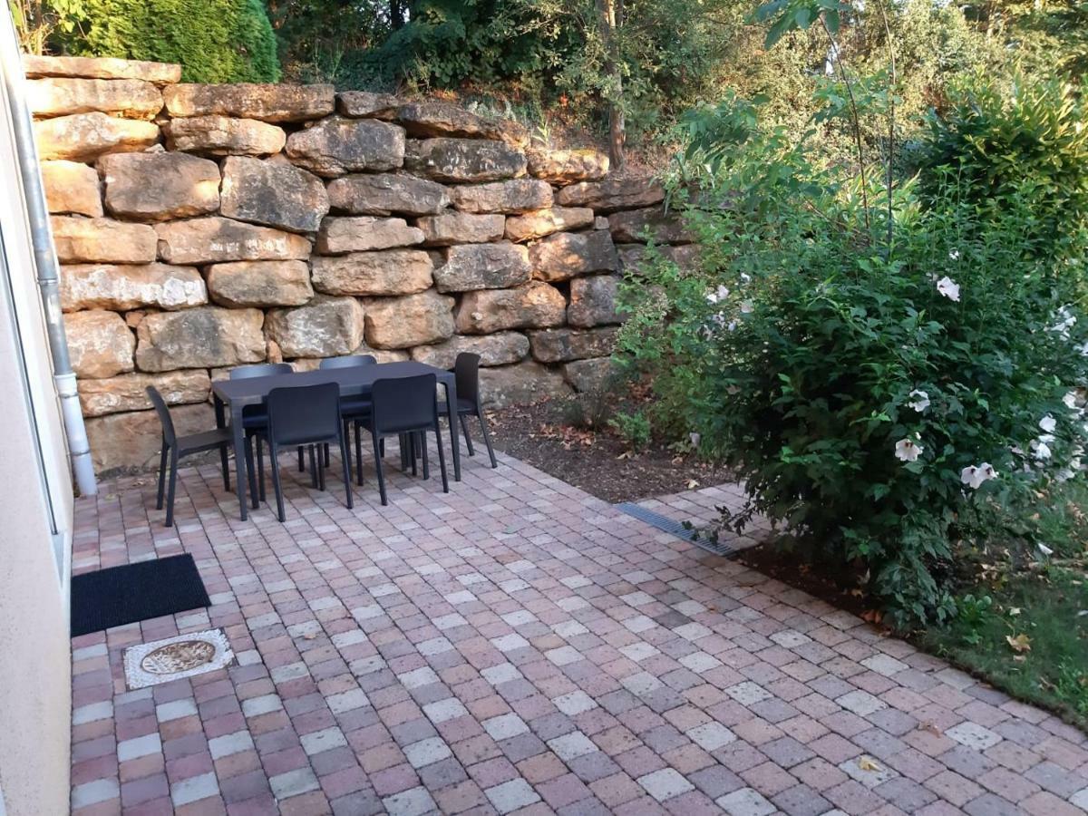 Appartement Dans Propriete Calme En Pleine Nature Charbonnières-les-Bains Dış mekan fotoğraf