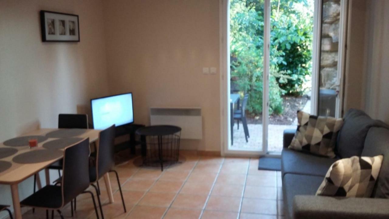 Appartement Dans Propriete Calme En Pleine Nature Charbonnières-les-Bains Dış mekan fotoğraf